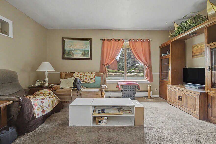 More Photos Of 630 W 6th St, Craig Apartments For Sale