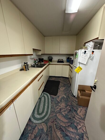 More Photos Of 1550 Dousman St, Green Bay Storefront Retail Office For Sale