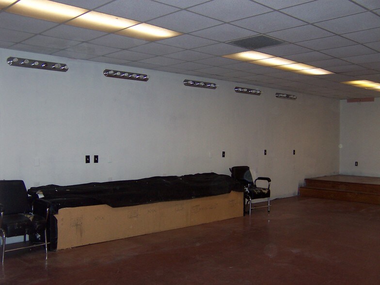 More Photos Of 516 W Lancaster Blvd, Lancaster Freestanding For Lease