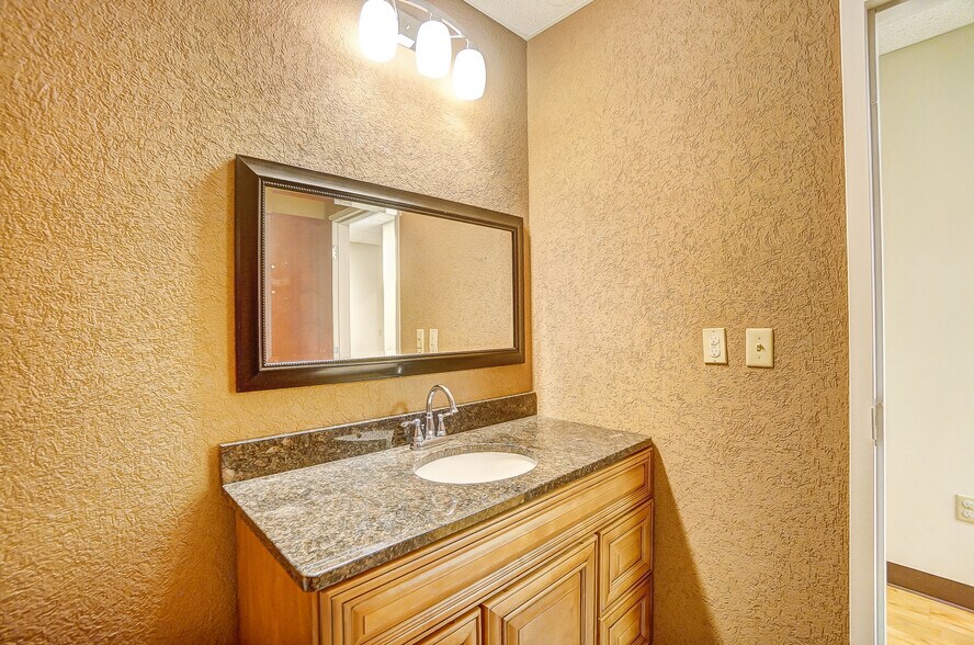 More Photos Of 916-920 W Market St, Lima Medical For Sale