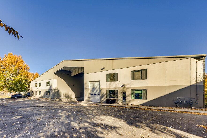 More Photos Of 760 Lindbergh Dr, Gypsum Warehouse For Lease