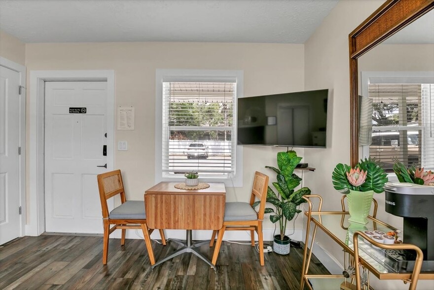 More Photos Of 1106 Main St, Safety Harbor Hotel For Sale