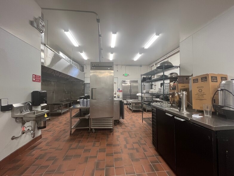 More Photos Of 355-357 Grand Ave, Oakland Storefront Retail Office For Lease