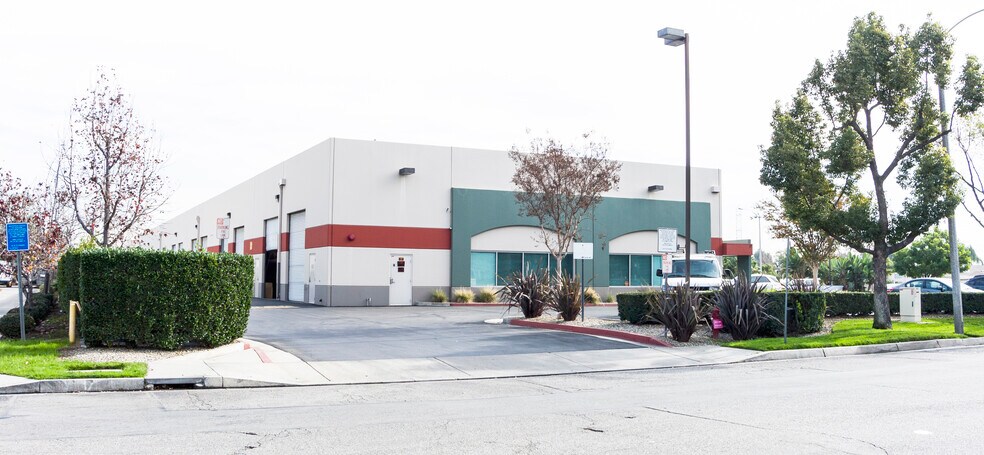 More Photos Of 12711 Ramona Blvd, Baldwin Park Warehouse For Lease