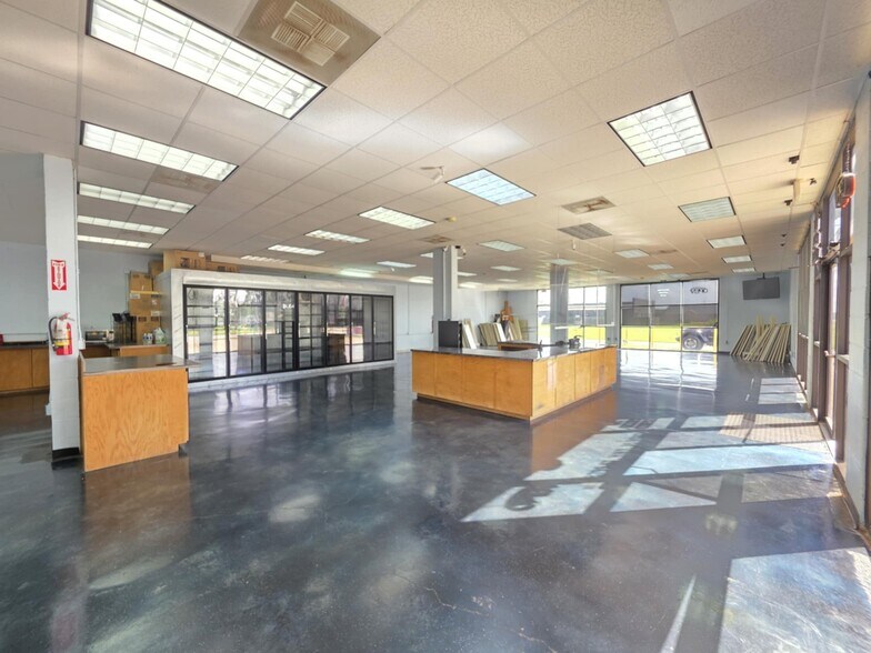 More Photos Of 8799 State Highway 35 N, Van Vleck Convenience Store For Sale