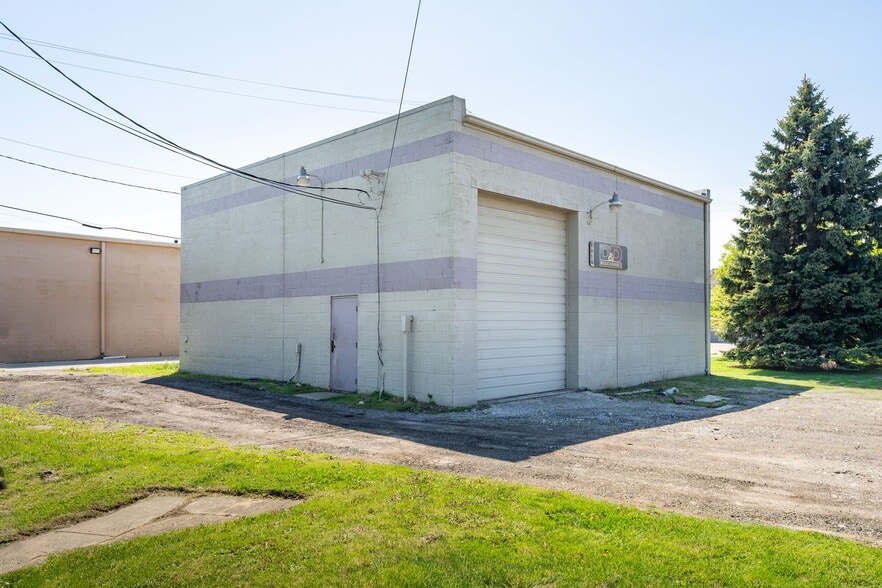 More Photos Of 1816 Larchwood Dr, Troy Warehouse For Sale