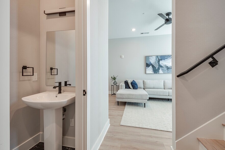 More Photos Of 1423 N Carroll Ave, Dallas Apartments For Sale