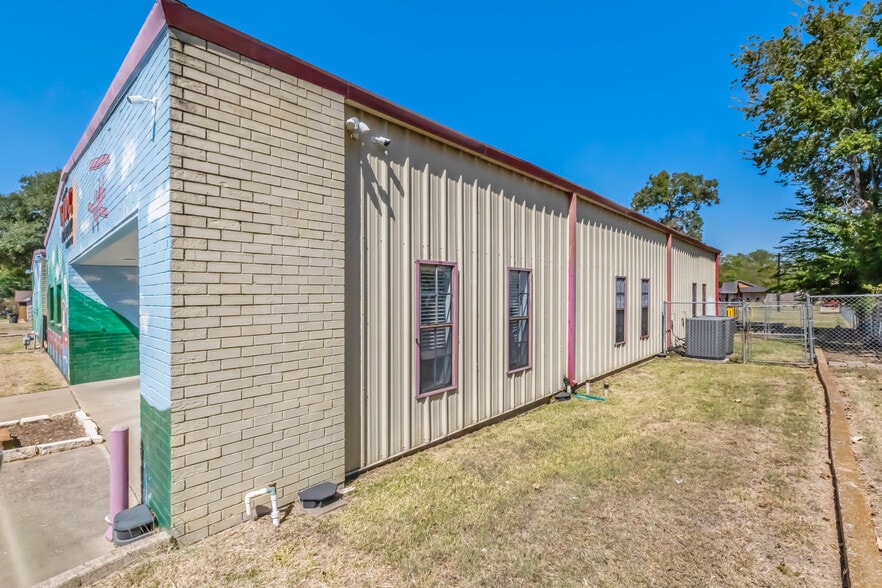 More Photos Of 306 W 24th St, Bryan Daycare Center For Sale