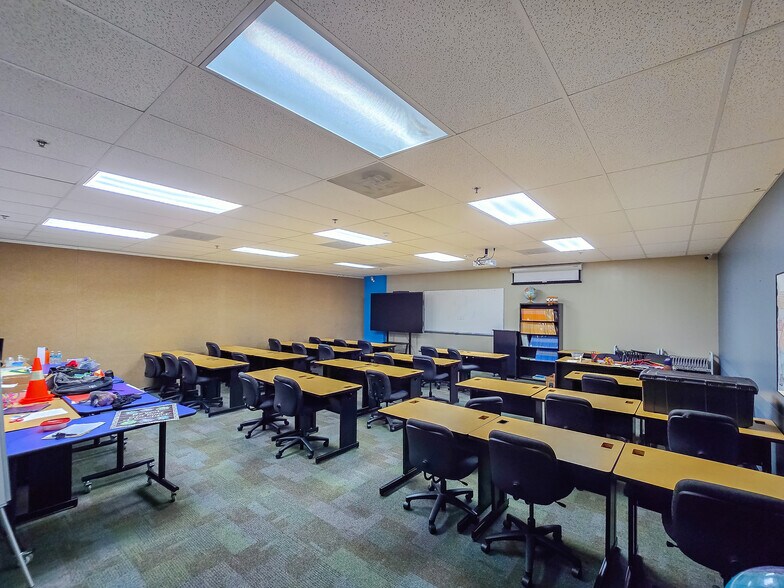 More Photos Of 2810 S US Highway 1, Fort Pierce General Retail For Sale