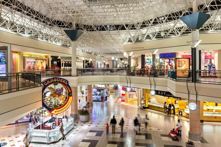 More Photos Of 1000-2460 Southlake Mall, Morrow Unknown For Lease