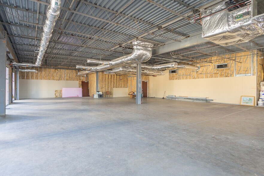 More Photos Of 129 N Main St, Anderson Office For Lease