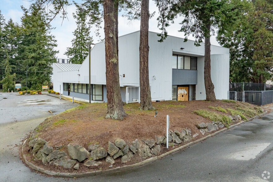 More Photos Of 18525 Firlands Way N, Shoreline Bank For Sale