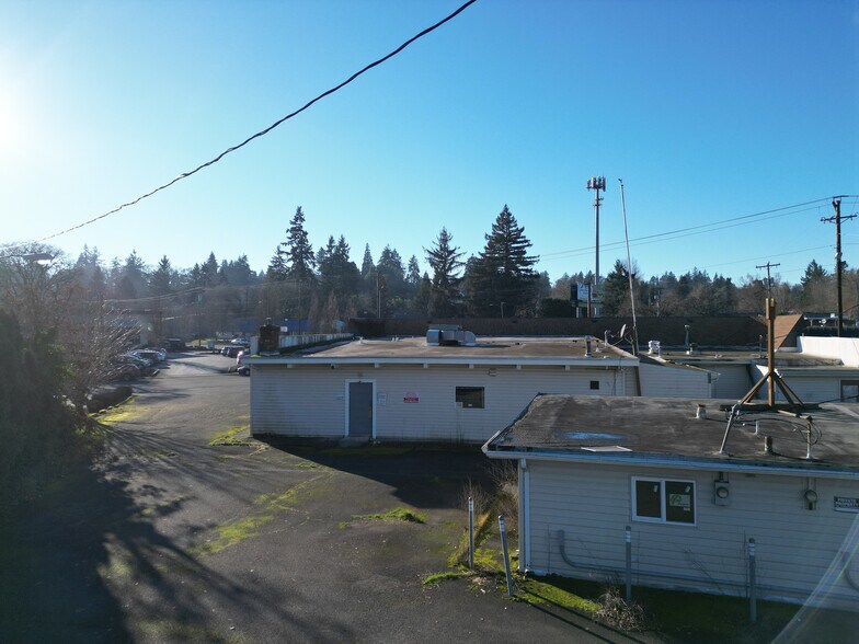 More Photos Of 3212 Triangle Dr SE, Salem Freestanding For Sale