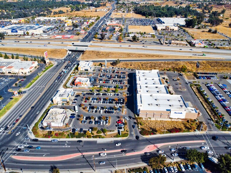 More Photos Of 18438 Collier Ave, Lake Elsinore Freestanding For Sale