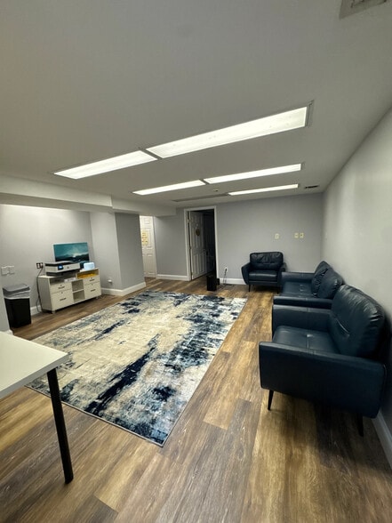 More Photos Of 124 Medford Ave, Patchogue Office For Sale