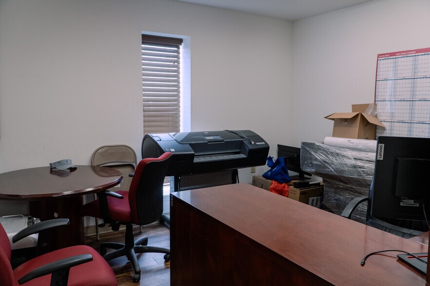 More Photos Of 945 Huser Blvd, Schulenburg Industrial For Lease