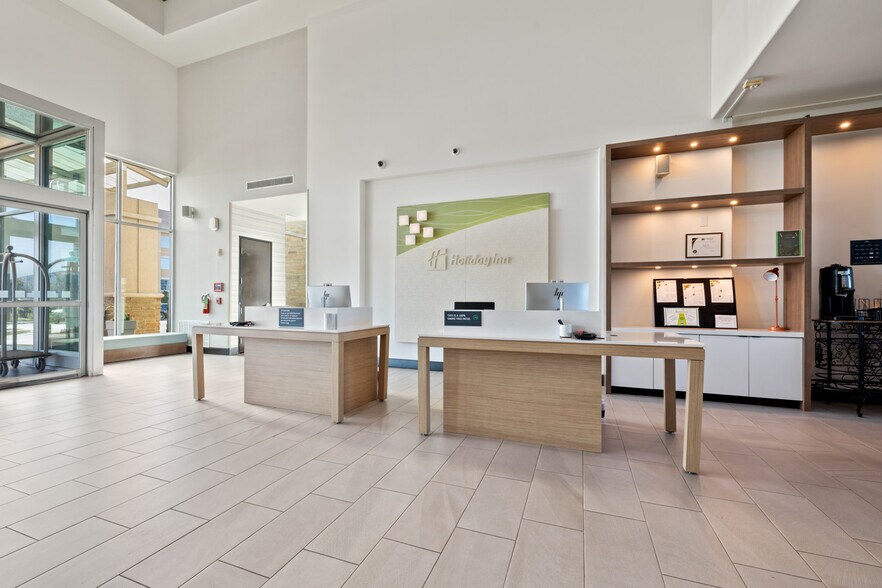 More Photos Of 300 E Central Texas Expy, Killeen Hotel For Sale