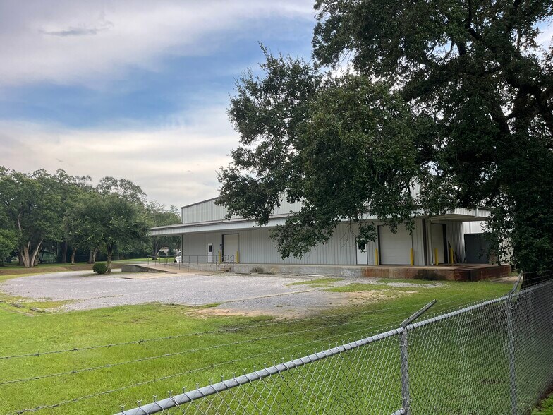 More Photos Of 2400 W Herman St, Pensacola Warehouse For Sale