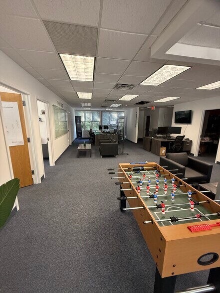 More Photos Of 150 Woodbury Rd, Woodbury Storefront Retail Office For Lease