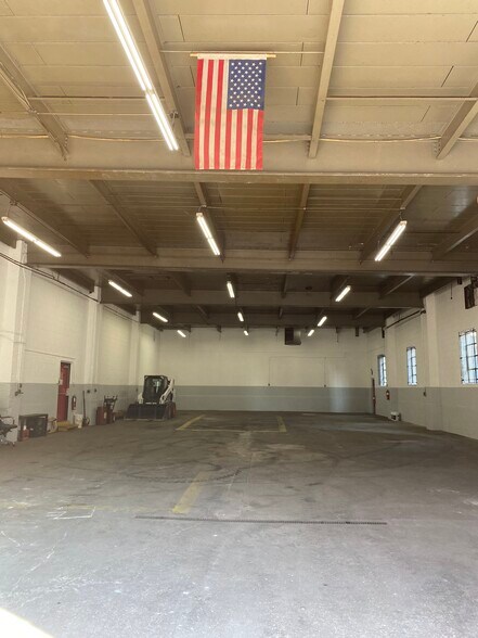More Photos Of 15011 Guinzberg Rd, Jamaica Warehouse For Lease