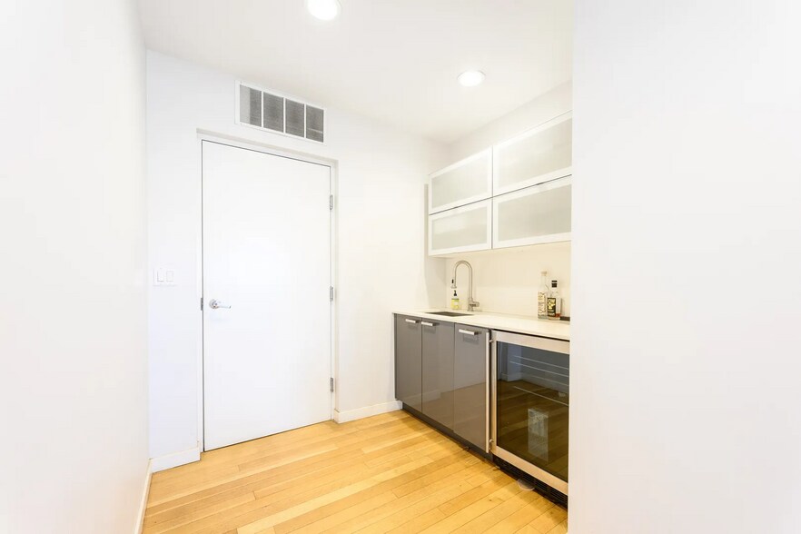 More Photos Of 242 N Western Ave, Chicago Warehouse For Sale