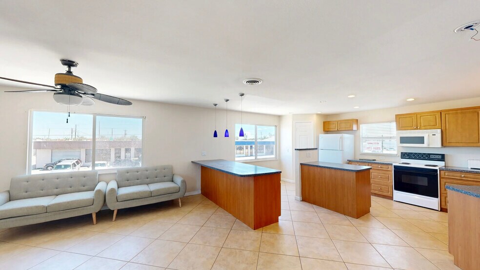 More Photos Of 236 Grove St S, Venice Freestanding For Sale