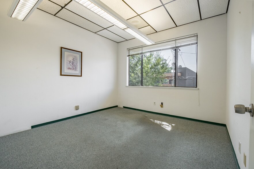 More Photos Of 110 W Arroyo St, Reno Office For Sale