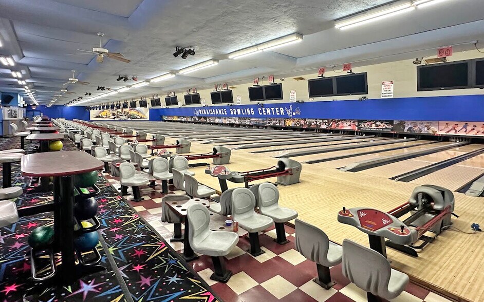 More Photos Of 19600 Woodward, Detroit Freestanding For Sale