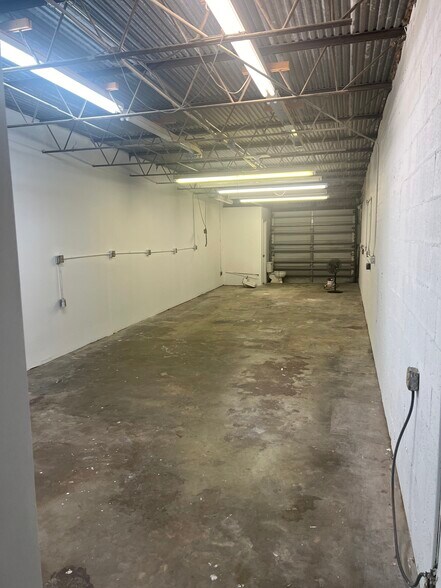 More Photos Of 4310-4326 NE 5th Ave, Oakland Park Warehouse For Lease