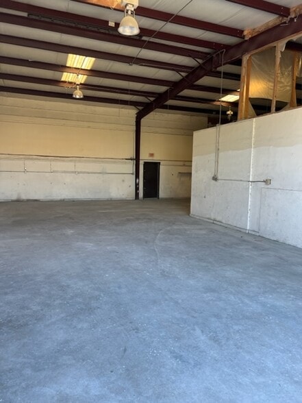 More Photos Of 710 Shepherd Dr, Garland Warehouse For Lease
