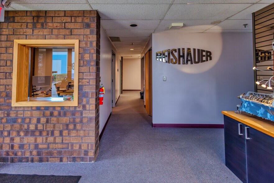 More Photos Of 1525 Holmes Rd, Elgin Industrial For Sale