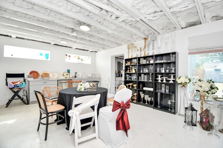 More Photos Of 11605 W Hardy Rd, Houston Storefront Retail Office For Sale