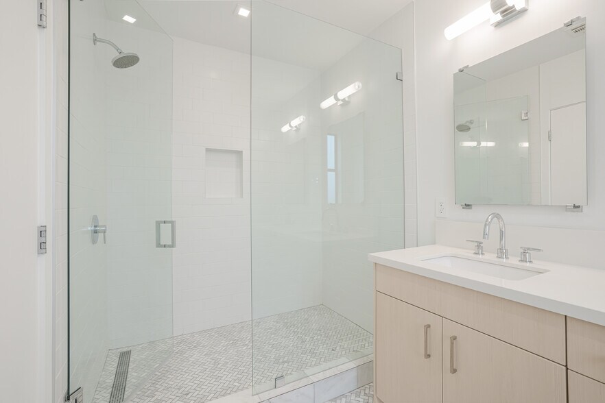 More Photos Of 2432 Penmar Ave, Venice Apartments For Sale