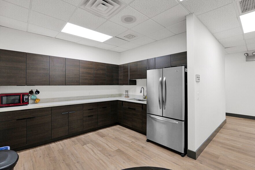 More Photos Of 334 E Hatcher Rd, Phoenix Office For Sale