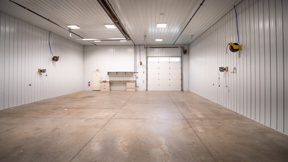 More Photos Of 514 E 9th St, Zumbrota Industrial For Lease