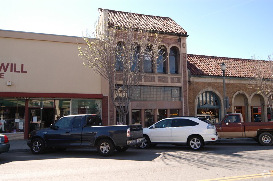 More Photos Of 852-854 E Main St, Santa Paula Storefront Retail Office For Lease