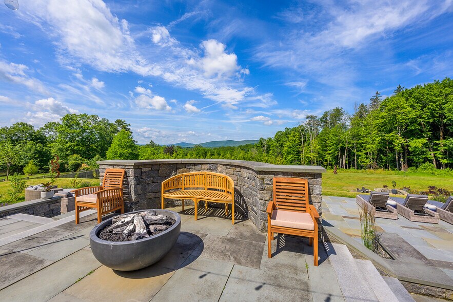 More Photos Of 2 Kemble St, Lenox Hospitality For Sale