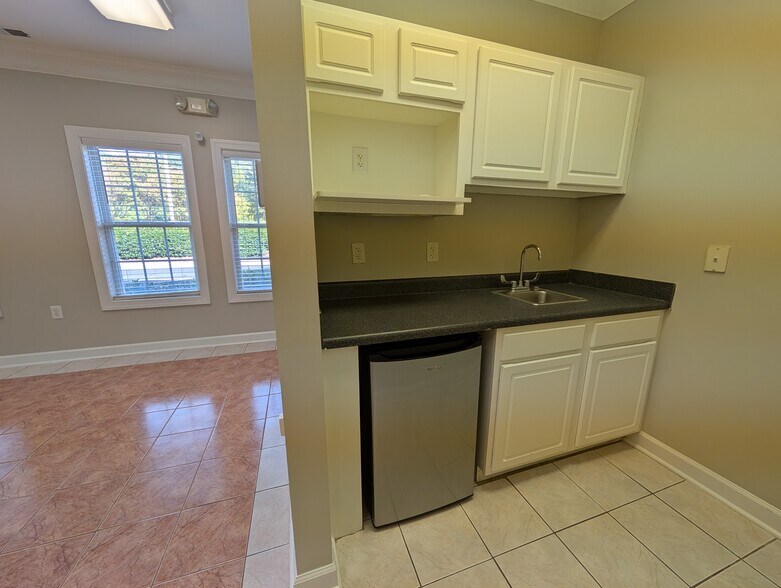 More Photos Of 6511 Creedmoor Rd, Raleigh Office For Lease