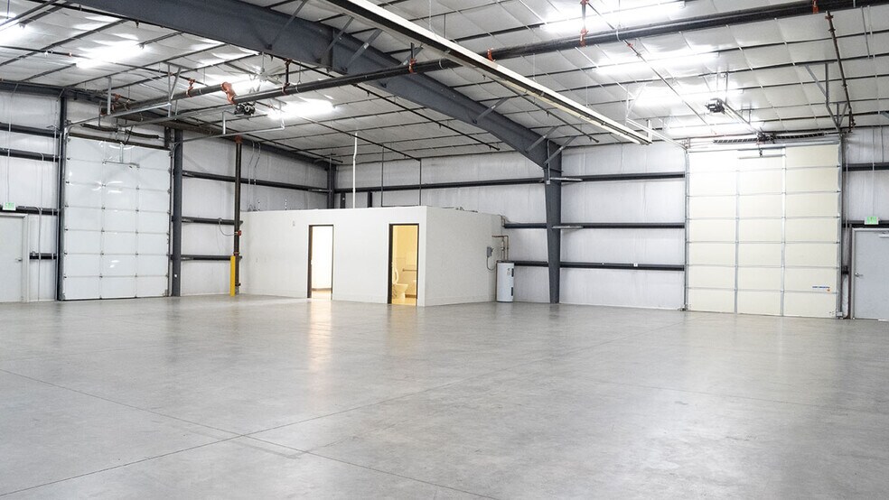 More Photos Of 14215 Mead St, Longmont Warehouse For Lease
