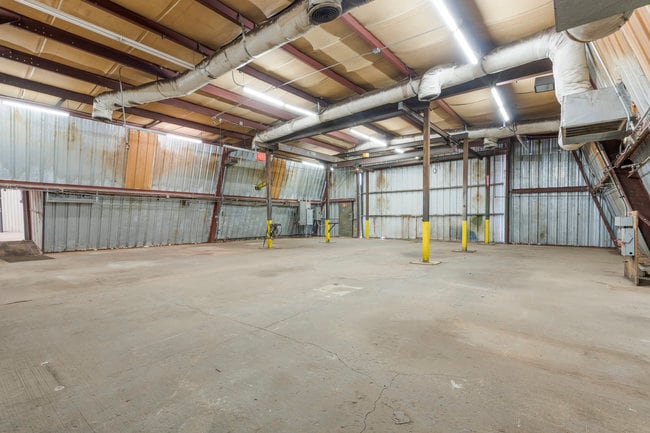 More Photos Of 1004 N Victor Ave, Tulsa Warehouse For Lease