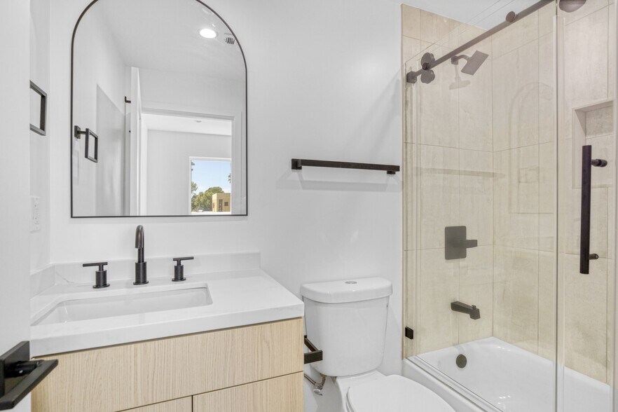 More Photos Of 10826 Hesby St, North Hollywood Apartments For Sale