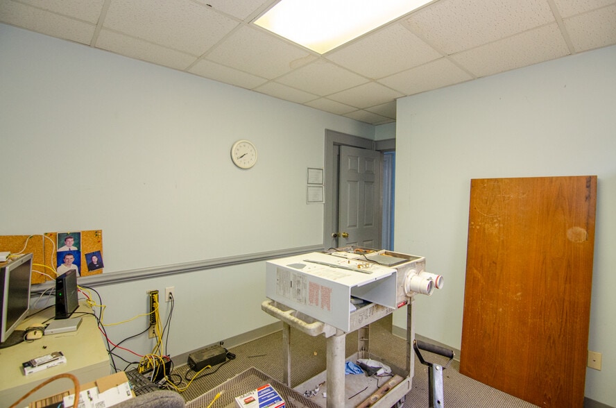 More Photos Of 1108 Pickett Rd, Norfolk Flex For Sale