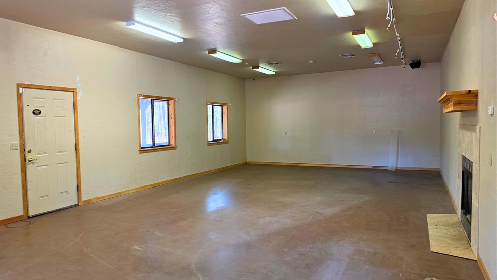 More Photos Of 182 White Mountain blvd, Lakeside General Retail For Sale