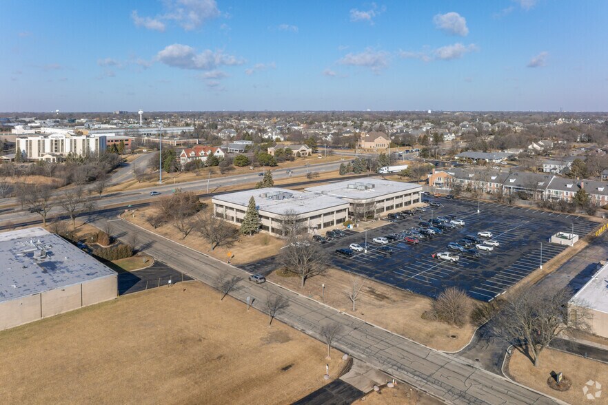 More Photos Of 100 Tower Dr, Burr Ridge Medical For Lease