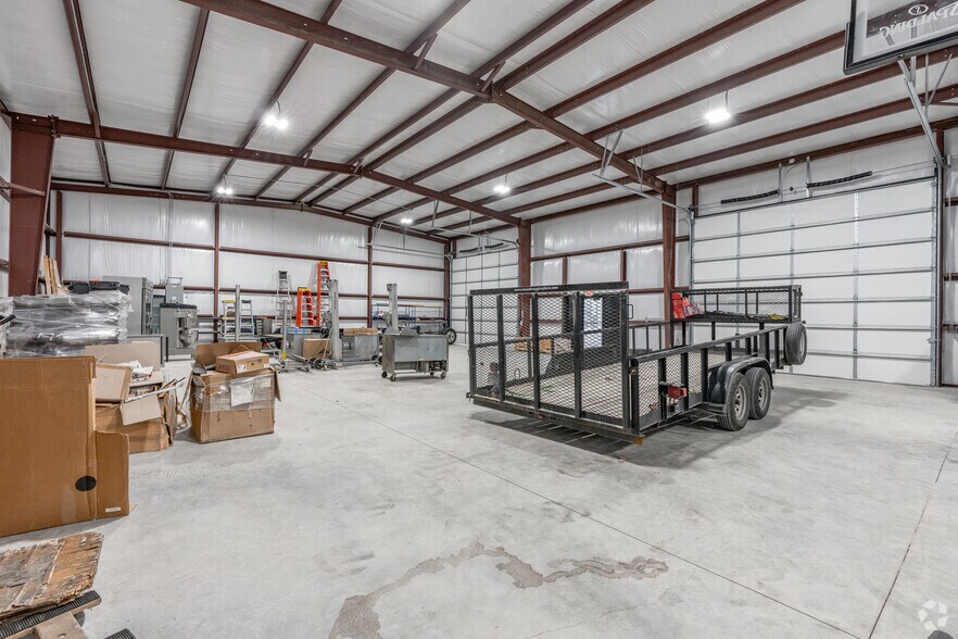 More Photos Of 2328 Seaborn Rd, Ponder Warehouse For Lease