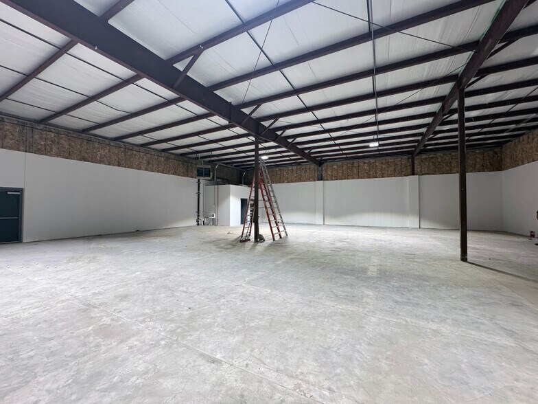 More Photos Of 2720 N 84th St, Omaha Warehouse For Sale