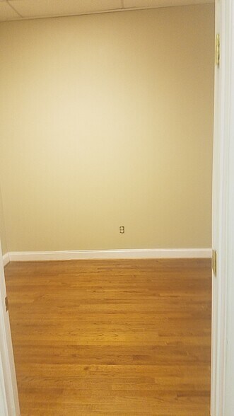 More Photos Of 5 Clusters Ct, Columbia Office For Lease