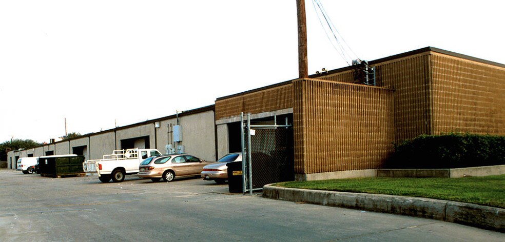 More Photos Of 900 S Loop Fwy W, Houston Flex For Lease