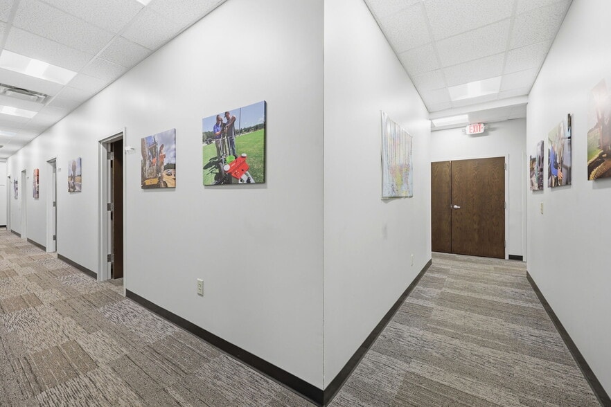 More Photos Of 2720 Discovery Dr, Raleigh Flex For Lease
