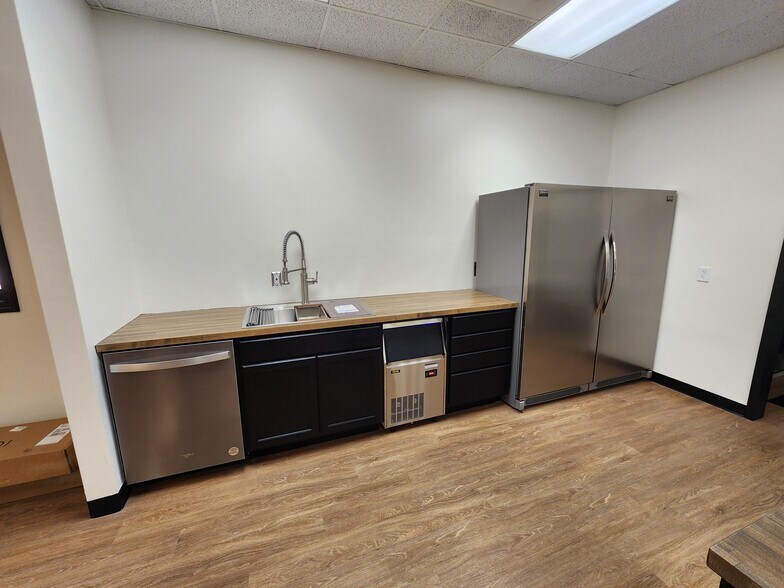 More Photos Of 2 Fisher Rd, Greenville Schools For Lease